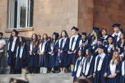 ԵՊՀ-ում տեղի ունեցավ համալսարանի շրջանավարտների ավարտական հանդիսավոր միջոցառումը, որը մասնագիտական կյանք թևակոխելու և համալսարանի հետ առավել սերտ համագործակցելու նոր մեկնարկ է: