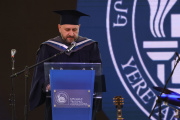 ԵՊՀ-ում տեղի ունեցավ համալսարանի շրջանավարտների ավարտական հանդիսավոր միջոցառումը, որը մասնագիտական կյանք թևակոխելու և համալսարանի հետ առավել սերտ համագործակցելու նոր մեկնարկ է: