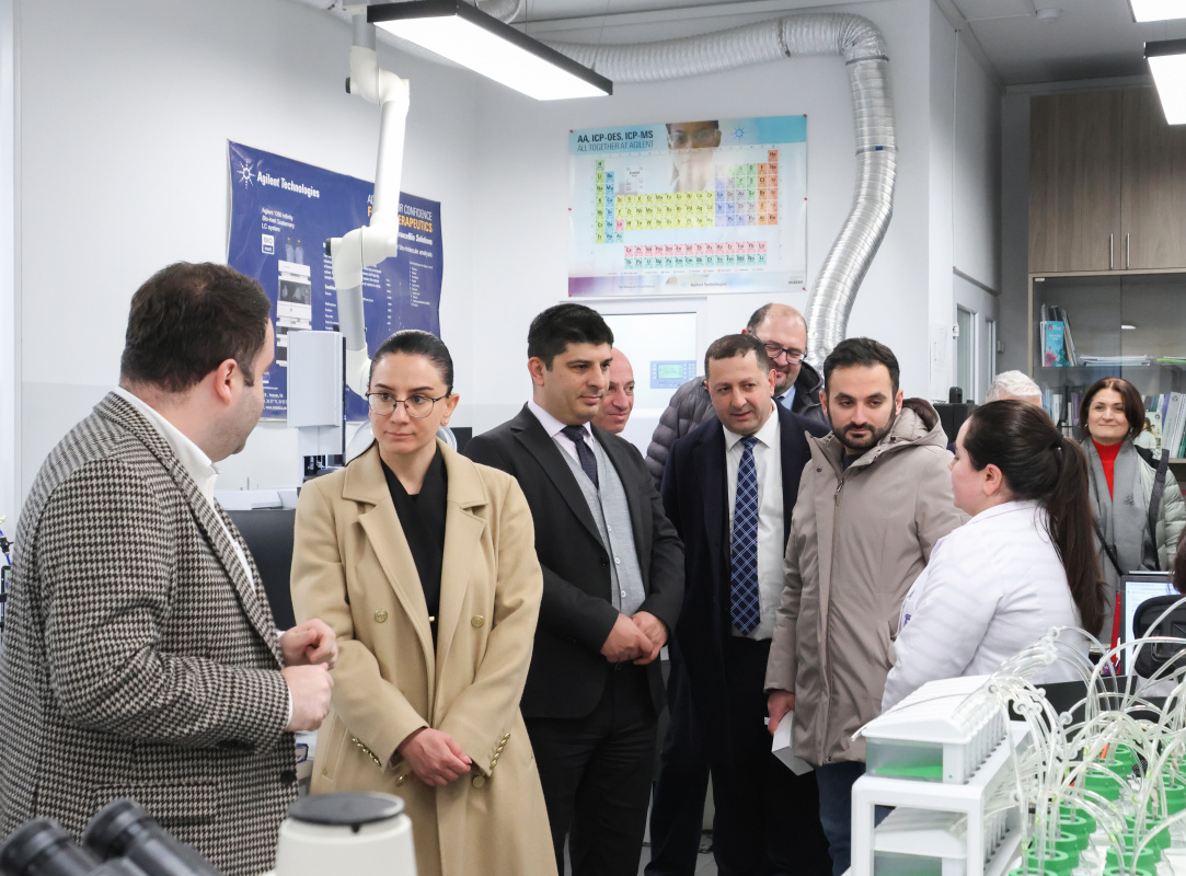 ԵՊՀ հոգաբարձուների խորհրդի անդամները աշխատանքային շրջայց են կատարել համալսարանում