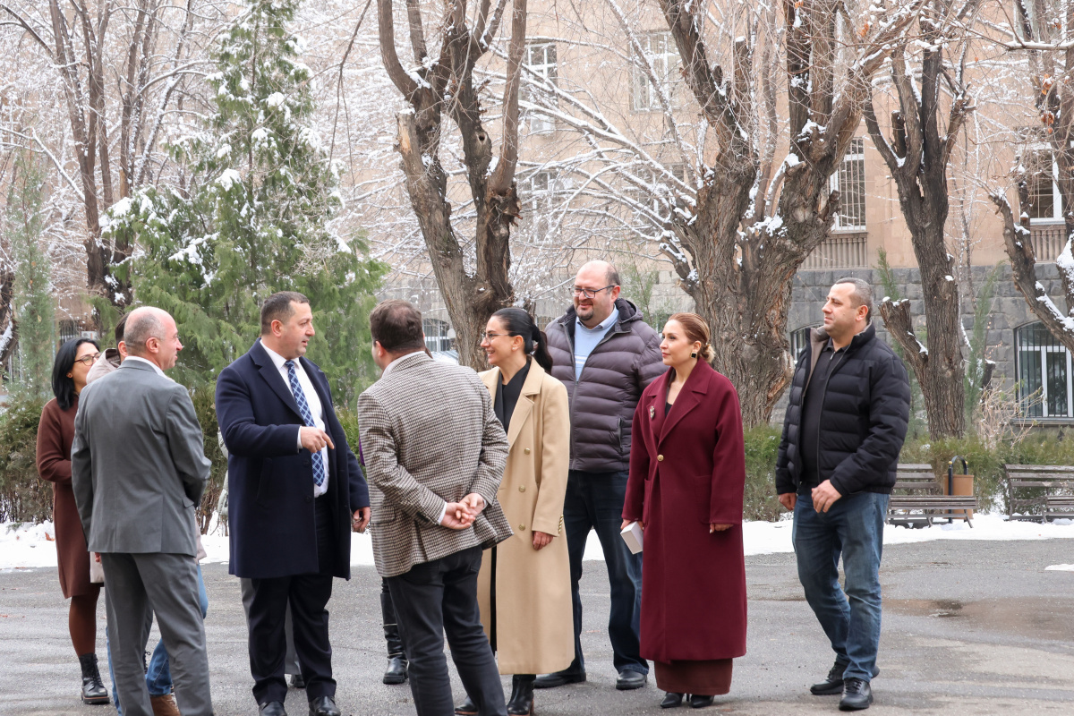 ԵՊՀ հոգաբարձուների խորհրդի անդամները աշխատանքային շրջայց են կատարել համալսարանում
