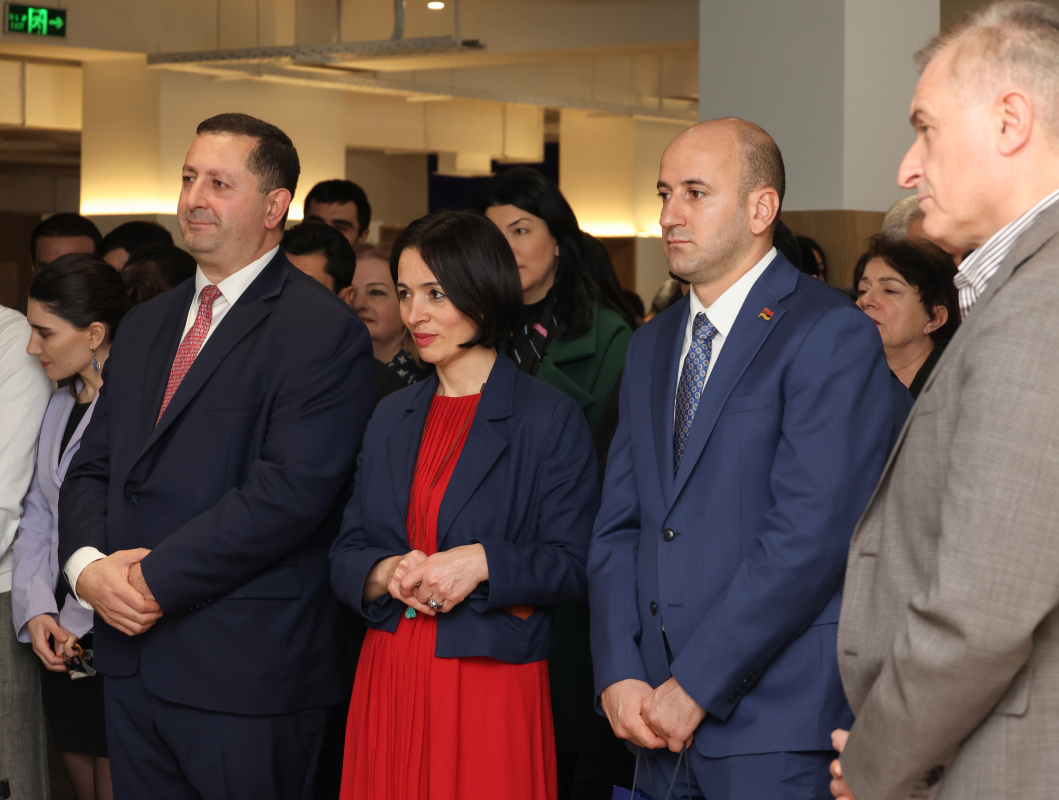 Գիրք նվիրելու օրը ԵՊՀ-ում նշանավորվեց գրադարանի վերաբացմամբ