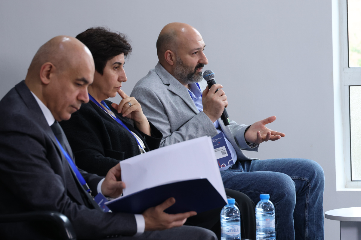 ԵՊՀ շրջանավարտների ֆորումի կարևոր բաղադրիչներից էին 4 պանելային և 4 թեմատիկ քննարկումները